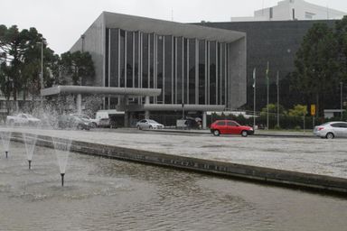 Proibição da cobrança de multas por perda de tickets de estacionamento volta a ser votada na segunda-feira (8)