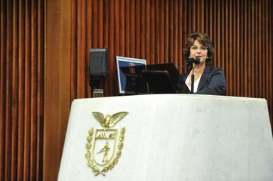 Cristina Silvestri critica modelo de concessão federal para aeroportos que penaliza o Paraná