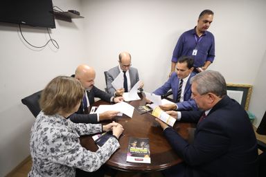 Comissão da Assembleia aprova campanha permanente de aconselhamento genético no Paraná