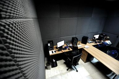 Estúdio da Rádio Assembleia é modernizado, com novos equipamentos e isolamento acústico especial