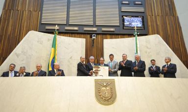 Desembargador Telmo Cherem recebe o título de Cidadão Honorário do Paraná na Assembleia Legislativa