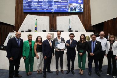 Piloto Gabriel Casagrande é homenageado na Assembleia Legislativa