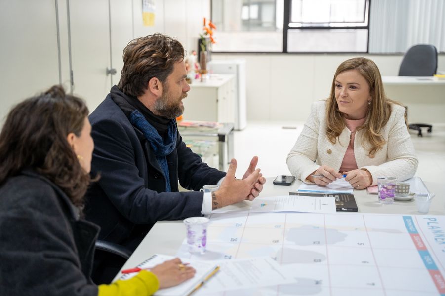 goura reunião secretaria mulher