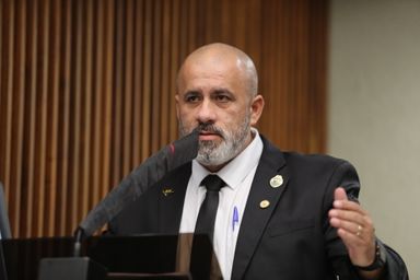 Deputado Soldado Fruet denuncia contratos sem licitação da Ferroeste com advogados