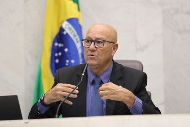 Deputados aprovam projeto que obriga maior proteção e controle de poluição na armazenagem de combustíveis