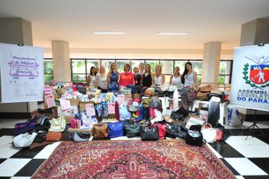 Procuradoria da Mulher da Alep entrega kits de higiene para Amigas da Mama