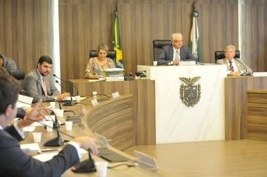 CCJ aprova projeto que derruba proibição de cláusula de compra antecipada de energia pela Copel