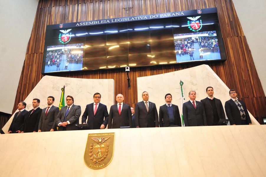 Mesa executiva com Mouro