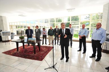 Assembleia sedia lançamento de livro e exposição de fotos sobre o tropeirismo e os Campos Gerais