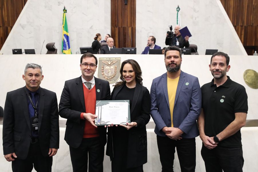 Maria Victoria homenagem Teatro Positivo
