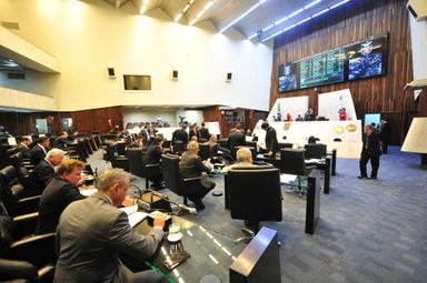 Projeto que libera cerveja e chope nos estádios paranaenses segue para sanção governamental