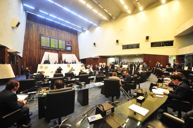 Deputados aprovam oito projetos de lei na sessão plenária desta quarta-feira (8)
