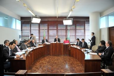 Em sessão extraordinária, CCJ aprova criação da Secretaria de Estado de Governo