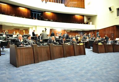 Deputados aprovam nove projetos de lei e mais oito indicações