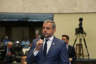 Policiais militares recebem reconhecimento da sociedade paranaense