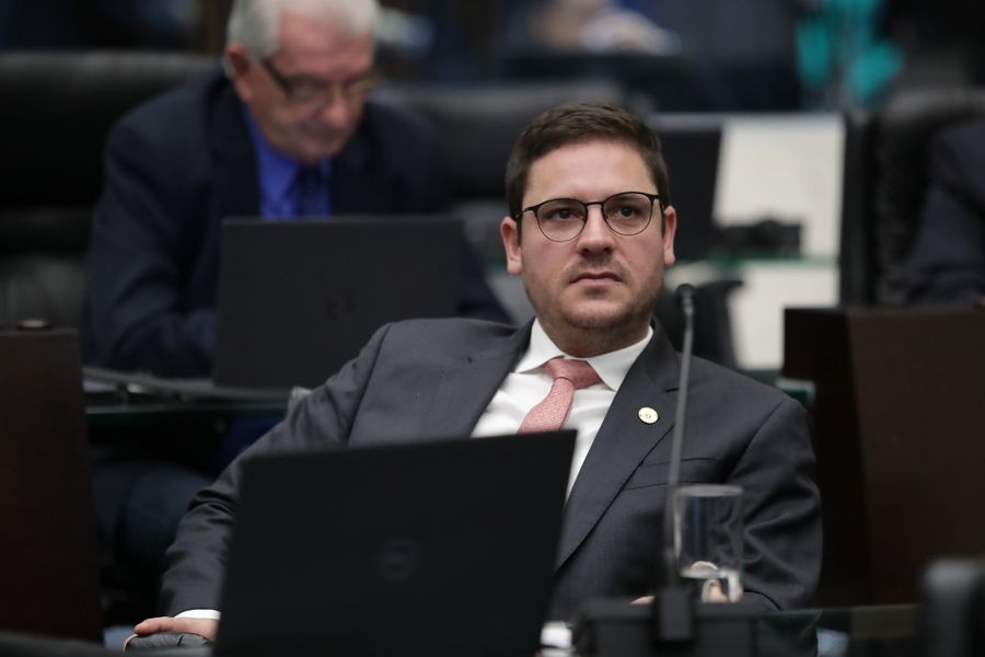 matheus vermelho comissão turismo