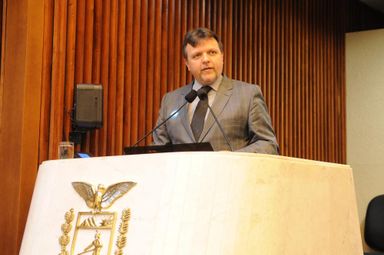 Assembleia presta homenagem à Igreja Adventista do Sétimo Dia