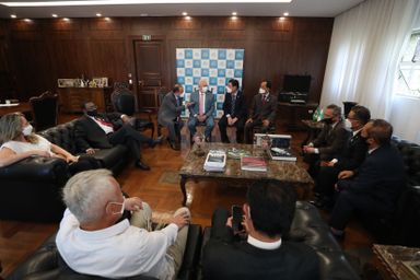 Presidente da Assembleia recepciona comitiva de empresários sul-coreanos