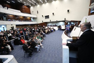 Influenciadores digitais paranaenses são homenageados na Assembleia Legislativa