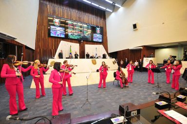 Orquestra Ladies Ensemble toca no encerramento da Campanha do Outubro Rosa na Assembleia