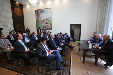 Assembleia amplia restrições e reduz número de funcionários como prevenção ao coronavírus