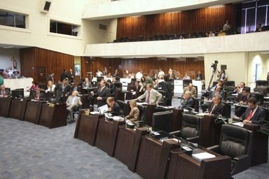 Assembleia altera pauta e aprova quatro projetos de lei