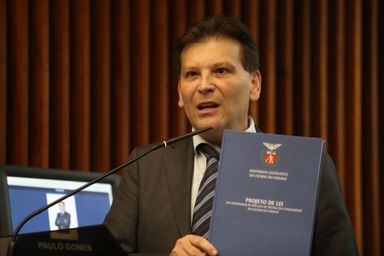 Agora é Lei: bares e restaurantes deverão dar mais transparência à cobrança do couvert artístico no Paraná