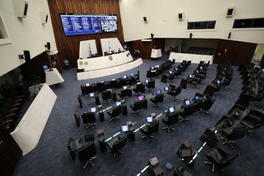 Projeto das Fake News tem votação adiada por seis sessões