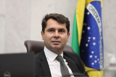 Parlamentares mais bem votados atribuem resultado histórico a trabalho em defesa dos municípios