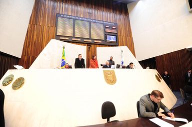 Deputados aprovam projeto que condiciona a renovação dos contratos de pedágio a prévio aval do Legislativo