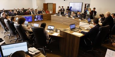 CCJ aprova projetos que ampliam os direitos e a segurança das mulheres paranaenses