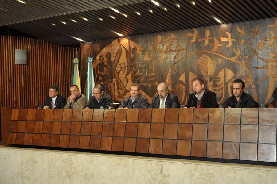 Audiência pública debate a responsabilidade técnica das empresas que comercializam agrotóxicos.