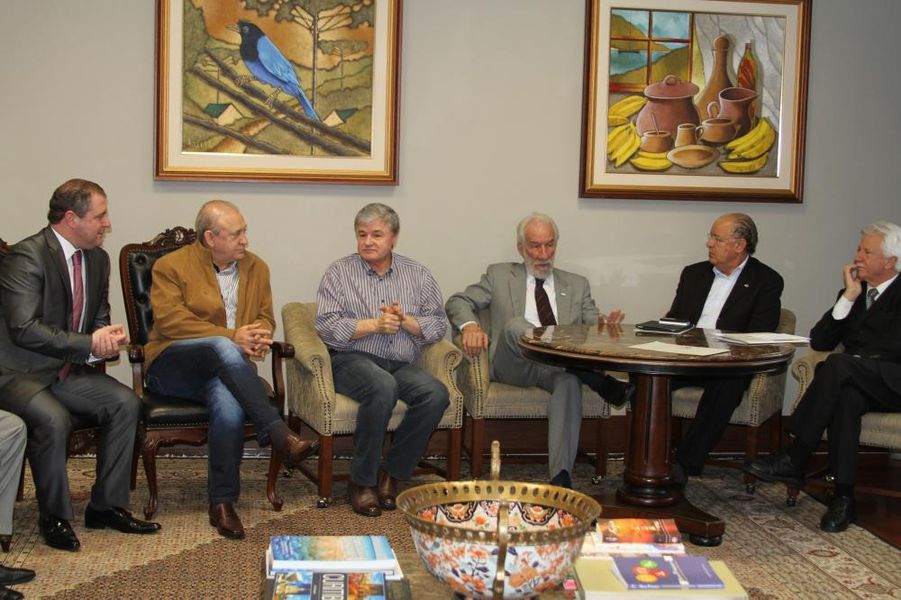 Representantes da Secretaria de Indústria e Comércio visitam a Alep e são recebidos pelos deputados Rossoni e Traiano.