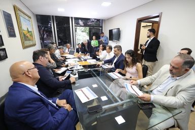 Comissão de Educação da Assembleia recebe demandas da campanha salarial dos servidores da Educação