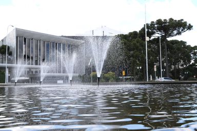 Deputados votam nesta terça-feira (19) projeto de lei que institui o Programa Infância Feliz Paraná