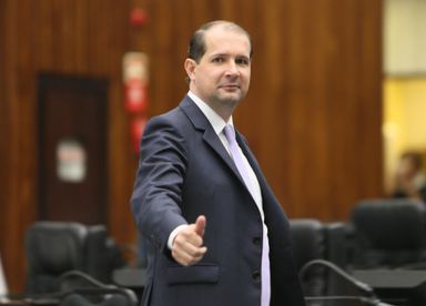 Projeto de Lei do Deputado Micheletto promove inclusão de pessoas com deficiência auditiva e visual