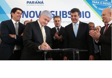 Assembleia participa da solenidade de sanção da lei que isenta ICMS do diesel para o transporte coletivo