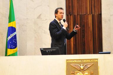 Antes da posse, deputados-universitários receberão treinamento especial na segunda-feira (29)