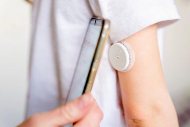 Assembleia Legislativa garante controle digital da glicemia para crianças e adolescentes no Paraná