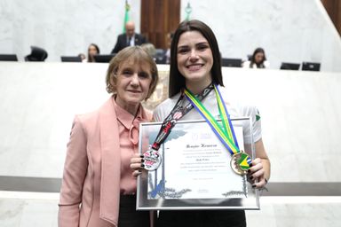 Assembleia Legislativa concede Menção Honrosa à atleta de BMX Duda Penso