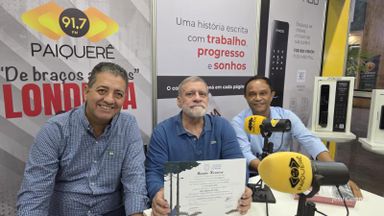 Deputado Cobra Repórter (PSD) entrega Menção Honrosa ao radialista J. Mateus