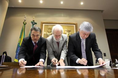 Convênio com Fecomércio prevê parceria no programa "Paraná Empreendedor", da TV Sinal