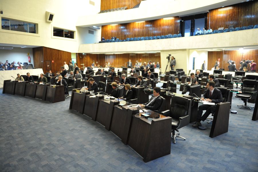 Visão geral do plenário durante a sessão desta quarta-feira (22).