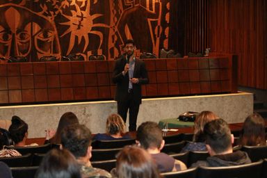 Professor encerra curso da Escola do Legislativo mostrando critérios para montar uma boa carteira de investimentos