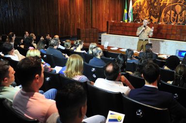 Noções básicas para a segurança pessoal no dia a dia foram tema de palestra na Assembleia Legislativa