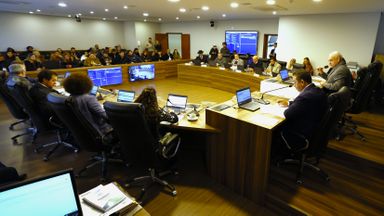 CCJ aprova projeto que propõe campanha de prevenção a crimes cibernéticos com uso de IA contra crianças e adolescentes