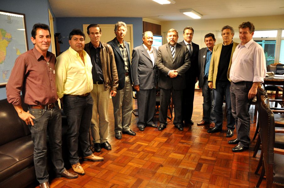 Plauto Miró Se Reúne Com Flávio Arns e Reivindica Construção do Colégio Estadual João Francisco da Silva, Em Tibagi