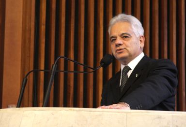 Secretário faz na Assembleia balanço sobre a situação da UNESPAR