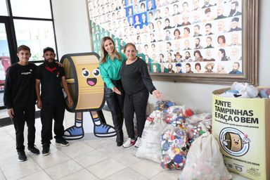 Assembleia recebe doações de tampinhas de Associação de Recicláveis