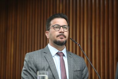 Líder da Oposição denuncia falta de água e critica ausência de investimentos